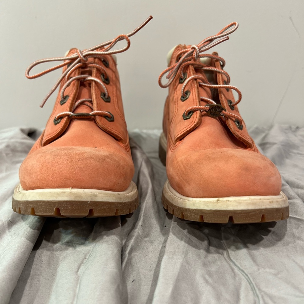 Salmon Pink suede Timberlands. Women’s size 9 1/2. - Picture 3 of 9